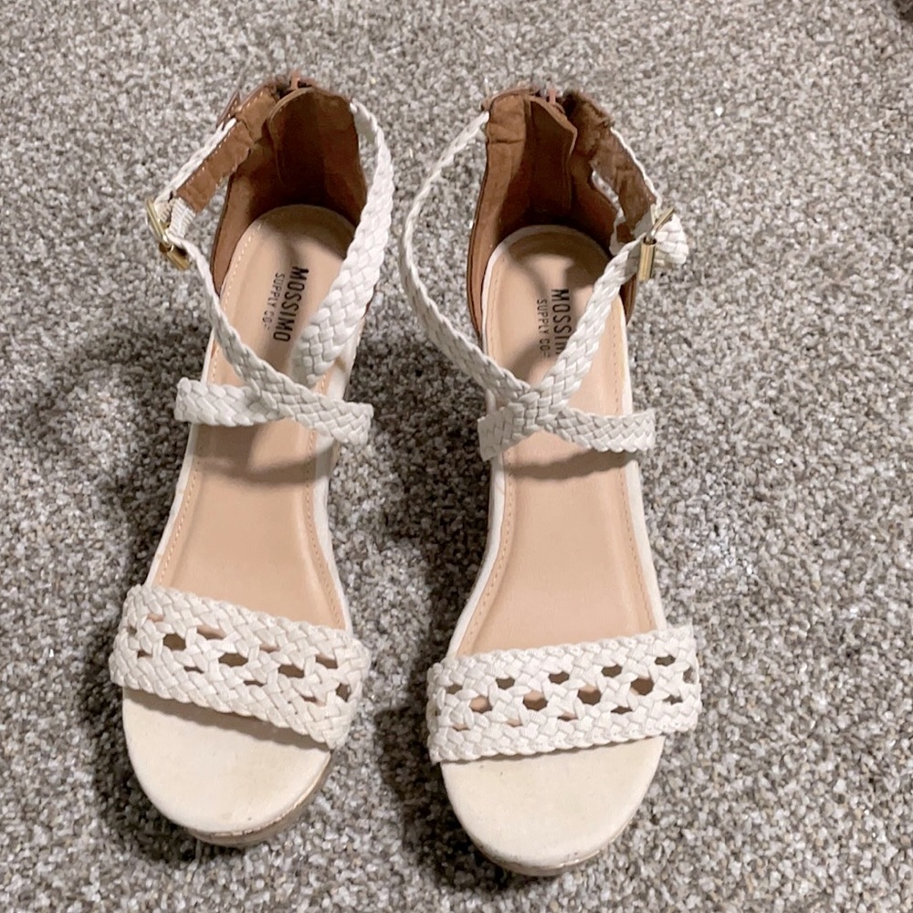 Mossimo Women’s Cream and Tan Open-Toe Wedges Size: 7